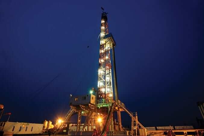 Drilling rig with light in the night