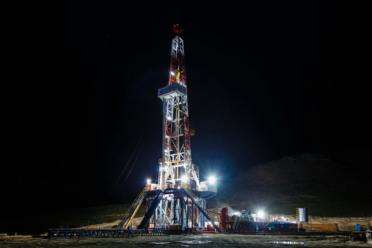 Tech Advances Drive Record Oil Production Amid Rig Count Decline oil production