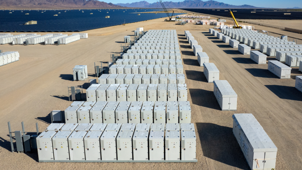 U.S. Solar and Battery Storage Boom in 2025 U.S. Solar and Battery Storage