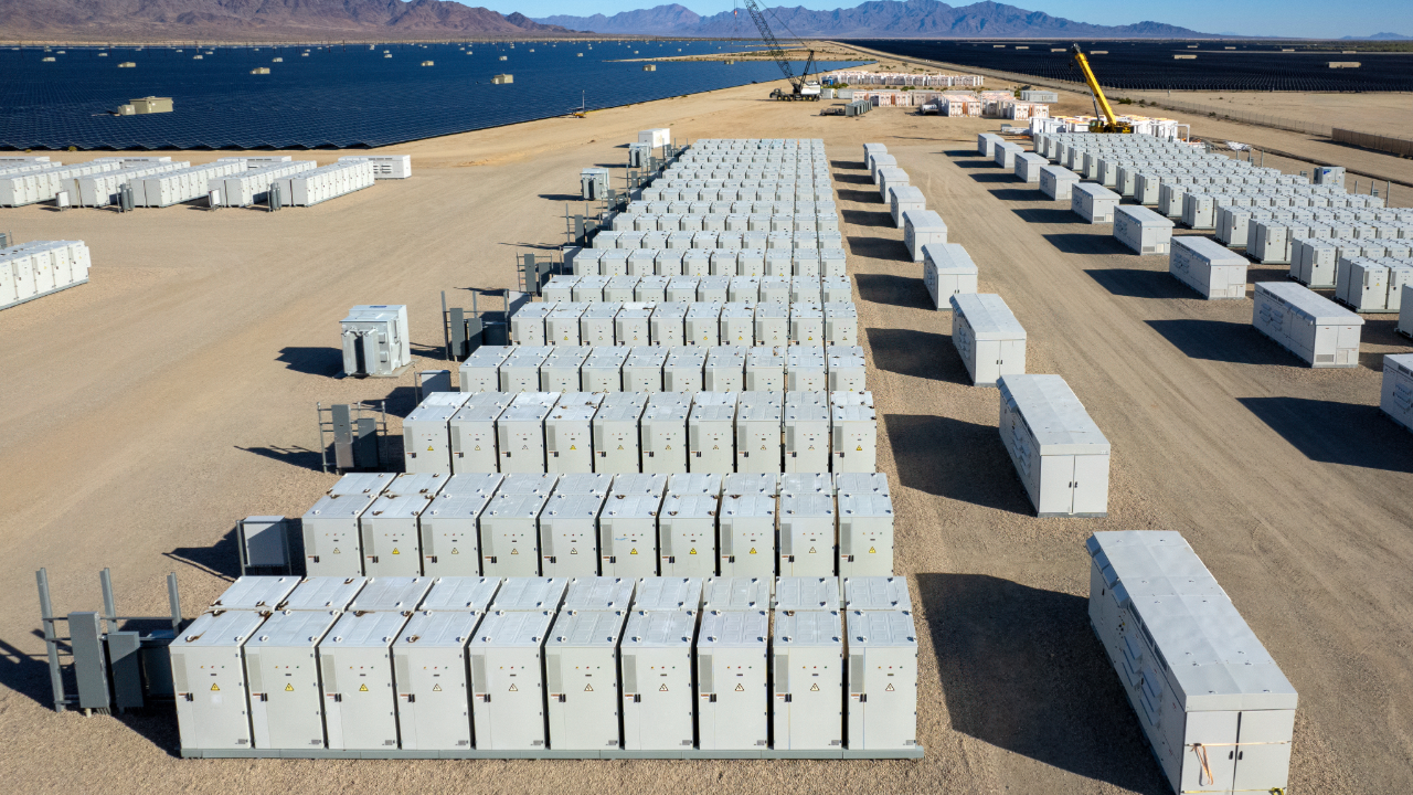 U S Solar And Battery Storage Boom In 2025 Shale Magazine