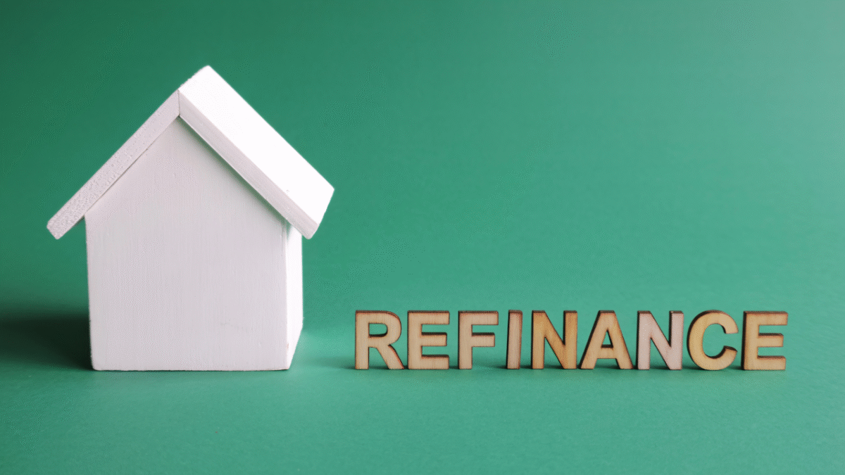 Should You Refinance When Mortgage Rates Are Falling? A Homeowner’s Guide refinance mortgage rates