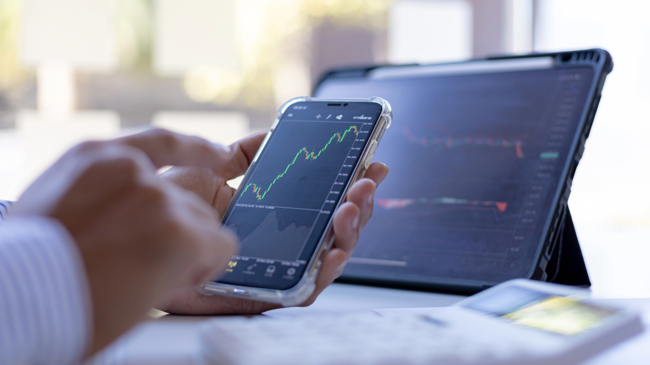 How to Invest When Interest Rates Are Falling | Investment Strategies Guide invest when interest rates